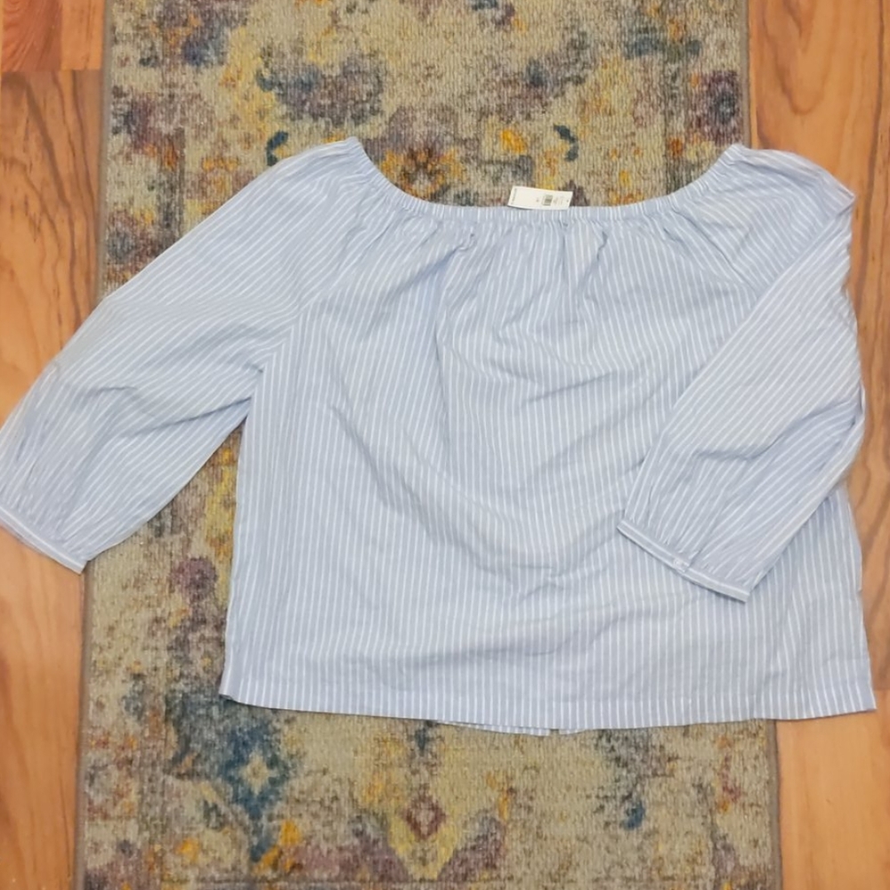 NWT GAP - Off the shoulder top - Picture 4 of 7